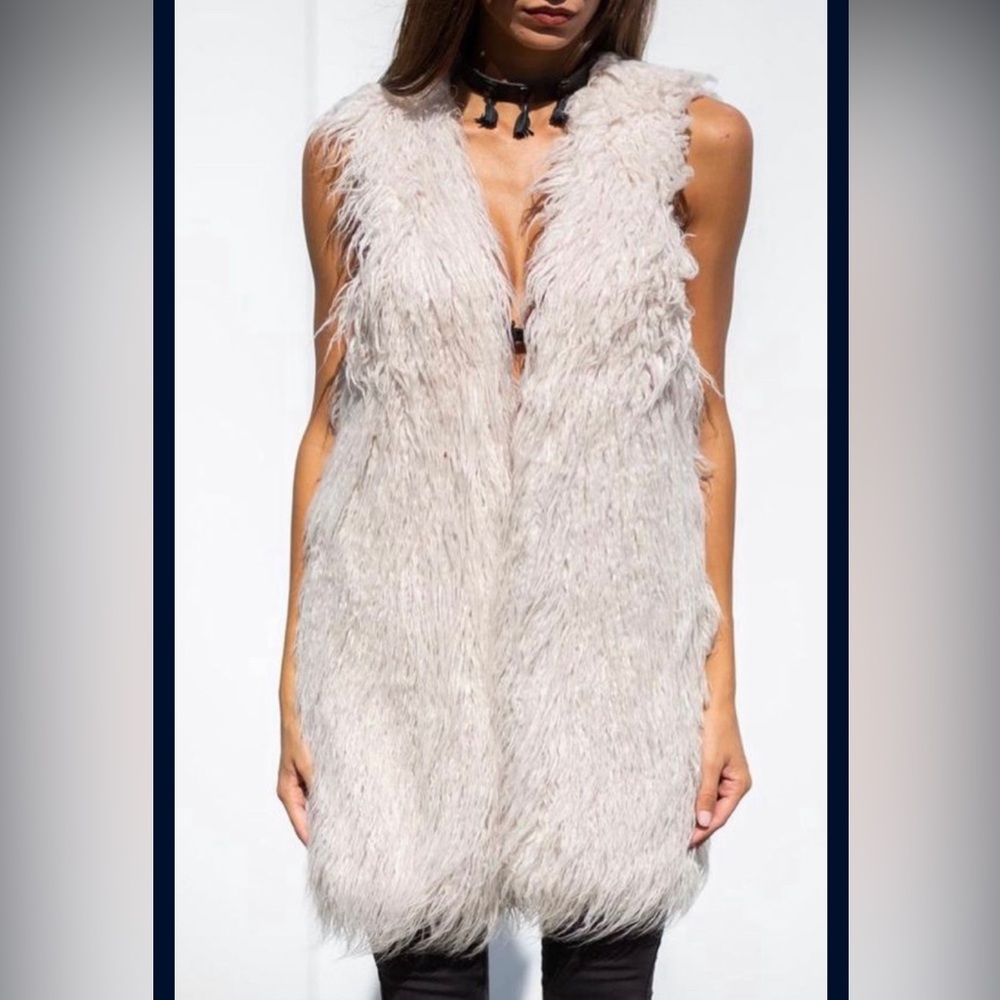 Mossimo faux fur, woman's soft fuzzy vest size XL like new